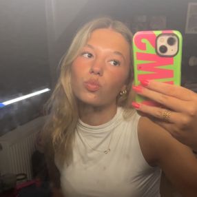Hailey, Babysitter à Ravels