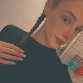 Alicia, Babysitter à Walcourt