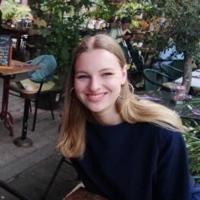 Jasmijn, Babysitter à Turnhout