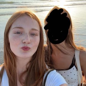 Demi, Babysit in Veurne