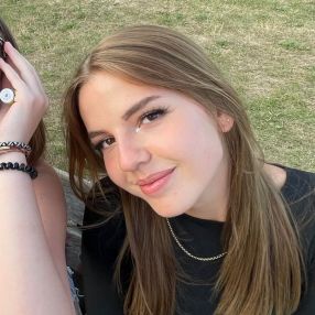 Lena, Babysitter à Perwijs