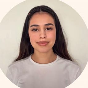 Hasila, Babysitter in Roeselare