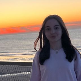 Nell, Babysit in Lede