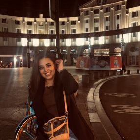 Mounia, Babysitter à Tubeke
