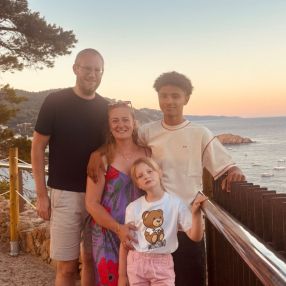 Maja, Famille à Stabroek