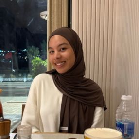 Amina, Babysitter à Seraing