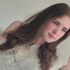 Cassy, Babysitter à Florennes