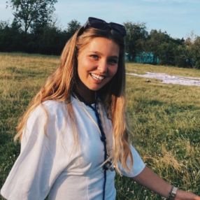 Hailey, Babysit in Londerzeel