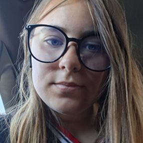 Savannah, Babysitter à Ouffet