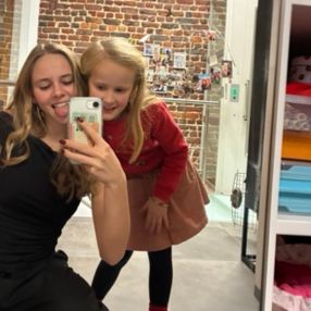 Liany, Babysit in Lierde