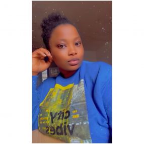 Adwoa, Babysitter à Boom