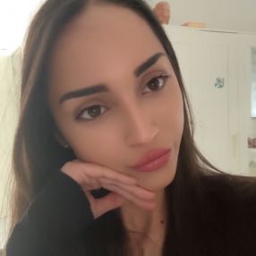 Hiranur, Babysit in Temse