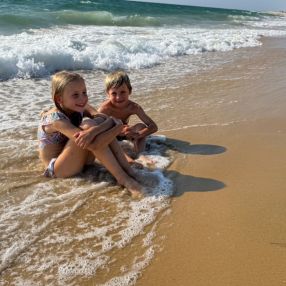 Chloe, Gezin in Doornik