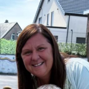 Valerie, Babysit in Leval-Trahegnies