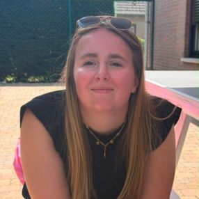 Emilie, Babysitter à Beveren