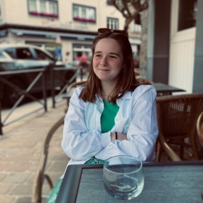 Fran, Babysitter à Evergem