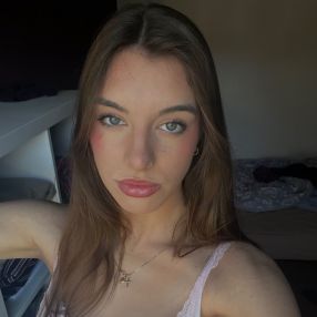 Léna, Babysit in Anhée