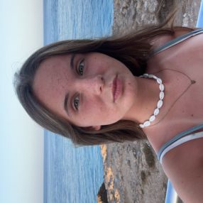 Mirthe, Babysitter à Nieuwpoort