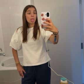 Mira, Babysitter à As