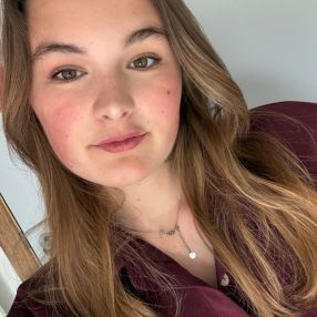 Yannise, Babysitter à La Bruyère