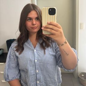 Cleo, Babysitter à Namen