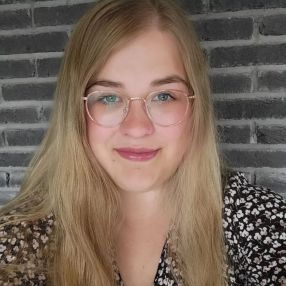 Ella, Babysitter in Torhout
