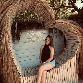 Alyssia, Babysitter in Poperinge