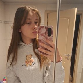 Eveline, Babysit in Retie