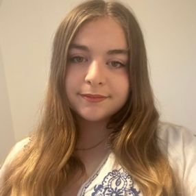 Chloé, Babysitter à Comblain-au-Pont