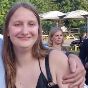 Line, Babysit in Brasschaat