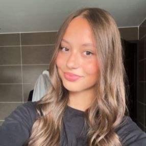 Inez, Babysit in Lummen