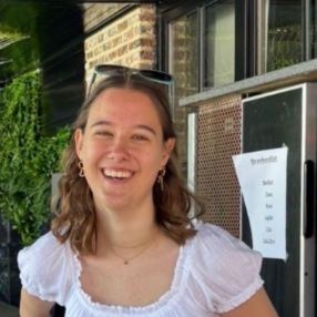 Lena, Babysitter à Zele