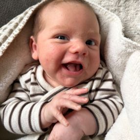 Andro, Gezin in Menen
