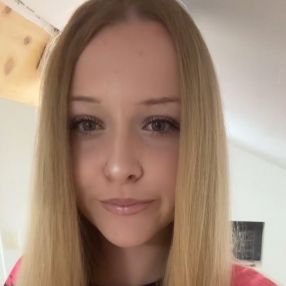 Elysa, Babysitter à Geer