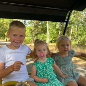 Elina, Gezin in Pajottegem