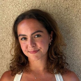 Alexandra, Babysitter à Sint-Gillis