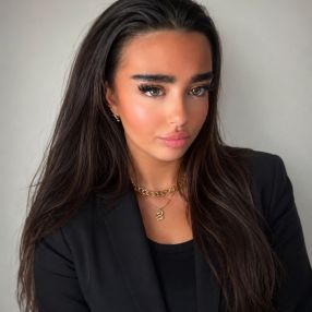 Yara, Babysitter à Asse