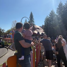 Sabrina, Gezin in Staden