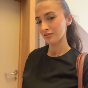 Rinesa, Babysitter in Ciney