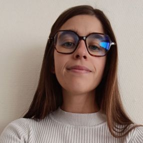 Cassandra, Babysitter à Eigenbrakel