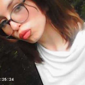 Hailey, Babysitter à Edegem