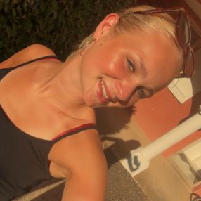 Eline, Babysitter à Zandhoven