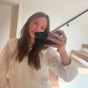Violette, Babysitter à Hannut