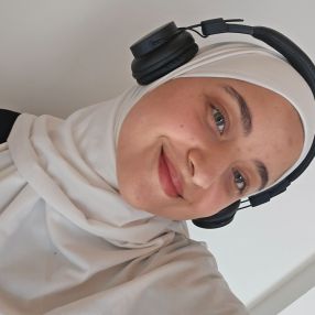 Wafa, Babysitter à Bergen