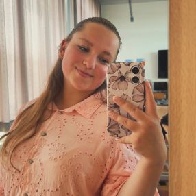 Phybe, Babysitter in Roeselare