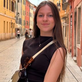 Camille, Babysitter à Mettet
