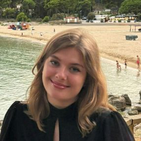 Elien, Babysitter in Antwerpen