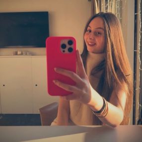 Nika, Babysit in Sint-Laureins