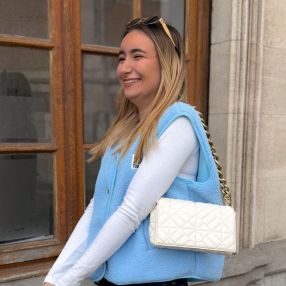 Dereka, Babysitter à Éghezée