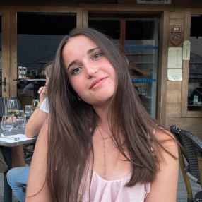 Charline, Babysitter à Libramont-Chevigny